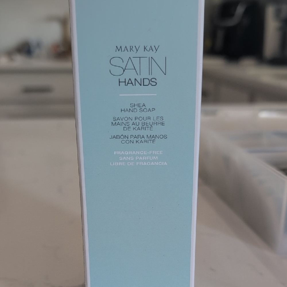 Mary Kay Satin Hands Shea Hand Soap in Light Blue